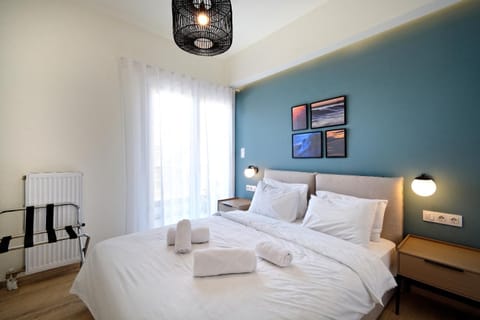 Bed, Photo of the whole room, Decorative detail, Bedroom, towels