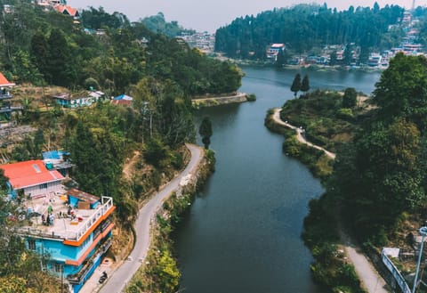 Property building, Nearby landmark, Natural landscape, Bird's eye view, Lake view, River view, Street view
