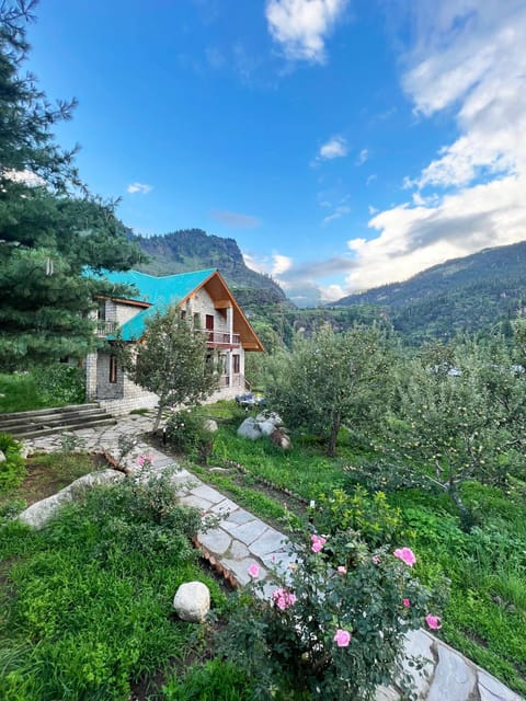 Property building, Garden, View (from property/room), Garden view, Mountain view