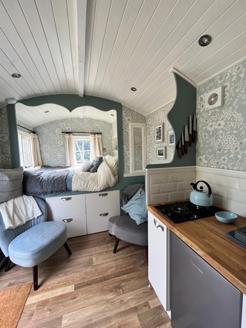 Living room, Photo of the whole room, Seating area