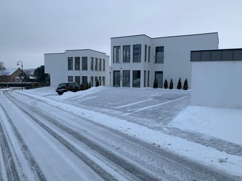 eifel24, neu, modern mit Dachterrasse Apartment in Vulkaneifel