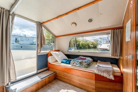 Penichette Odyssey Croisieres Docked boat in Arles