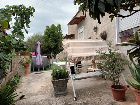 Property building, Patio, Spring, Day, Garden, Garden view