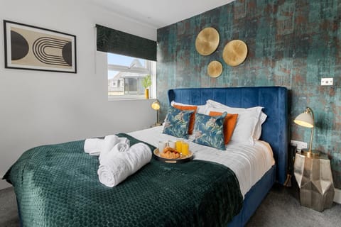 Sea views, Beachbreeze, Pet friendly, Private parking Apartment in Teignmouth