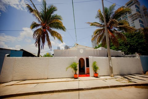 Facade/entrance