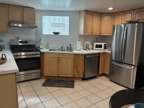 Kitchen or kitchenette, storage