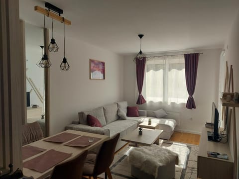 Living room, Photo of the whole room, Seating area