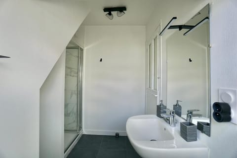 La lucarne au centre ville avec parking privé et ascenseur Apartment in Concarneau