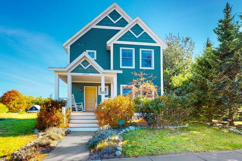 Green Glen House in Empire