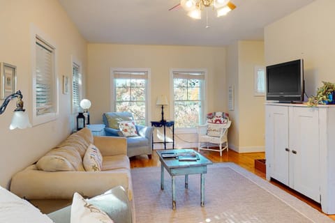 Green Glen House in Empire