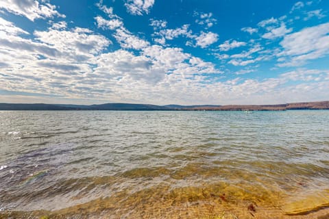 Sleeping Fox House in Glen Lake