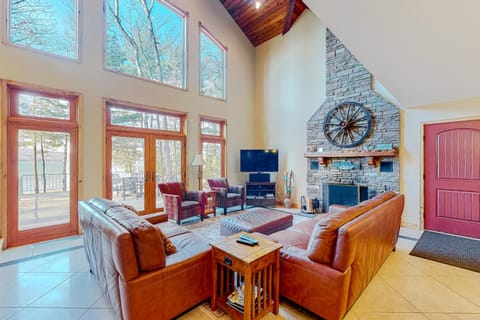 Sleeping Fox House in Glen Lake