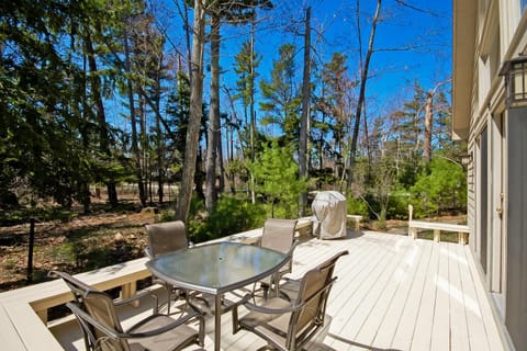 Creeping Snails House in Glen Arbor