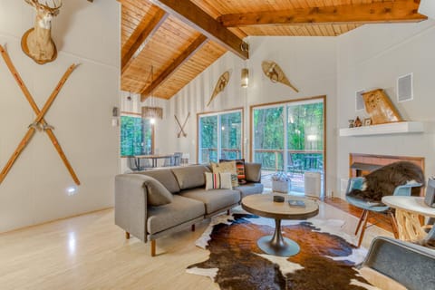 Lookout Lair House in Mount Hood Village