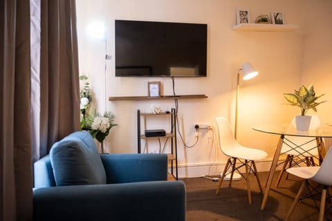 Property building, Communal lounge/ TV room, TV and multimedia, Living room