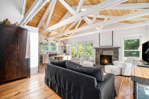 White Pines Cottage House in Glen Arbor