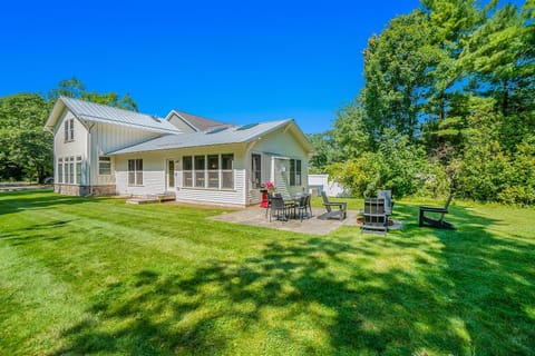 White Pines Cottage House in Glen Arbor