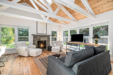 White Pines Cottage House in Glen Arbor