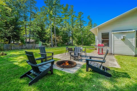 White Pines Cottage House in Glen Arbor