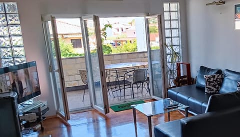 TV and multimedia, Balcony/Terrace, Living room