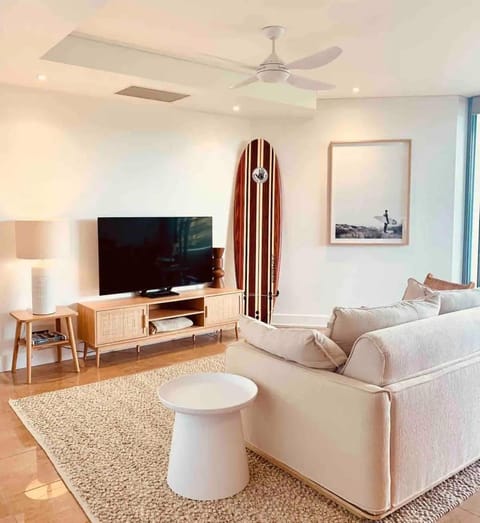 Communal lounge/ TV room, TV and multimedia, Seating area, Evening entertainment