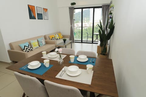 Seating area, Dining area