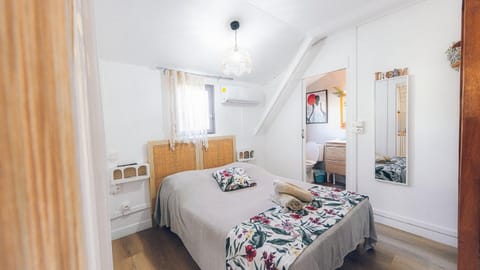 Bed, Bedroom