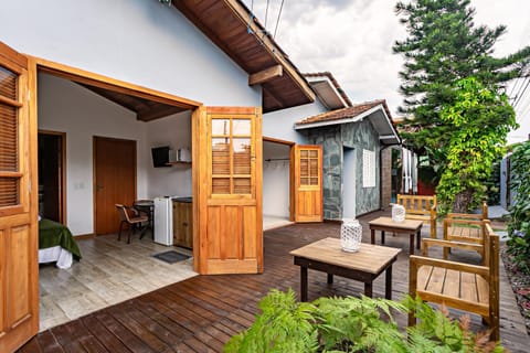 Facade/entrance, Garden, Balcony/Terrace