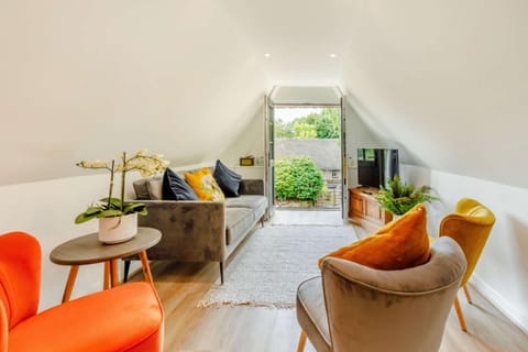 Little Thatch Lovely 2-Bed Converted Workshop Near Weymouth House in Weymouth