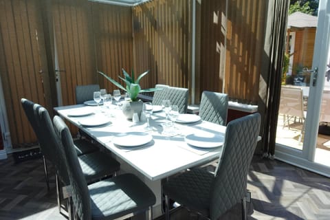 Largee 5 Bed House, Sleeps 10 Near NEC, BHX, HS2 House in Metropolitan Borough of Solihull