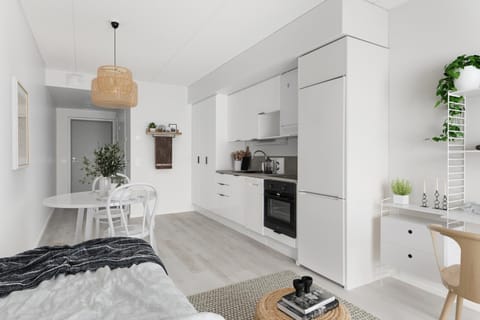 Kitchen or kitchenette, Seating area, Dining area