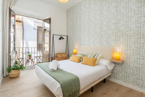 Bed, View (from property/room), Balcony/Terrace, Photo of the whole room, Bedroom