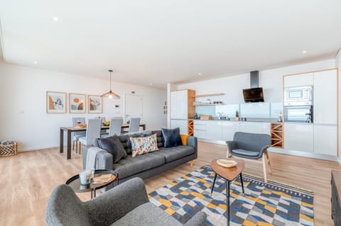 Kitchen or kitchenette, Seating area, Dining area