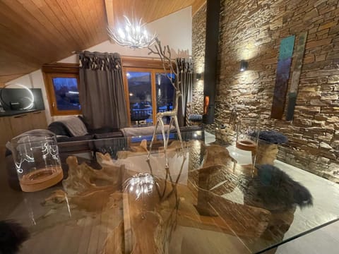 Living room, Seating area, Dining area, fireplace