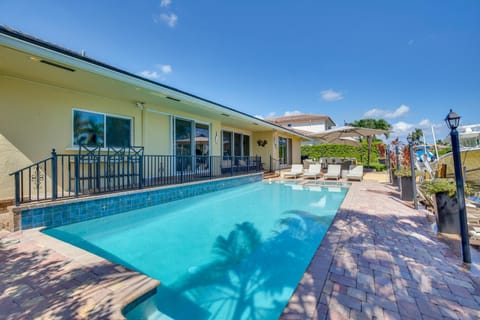 Canal Access and Pool Lighthouse Point Getaway! House in Lighthouse Point