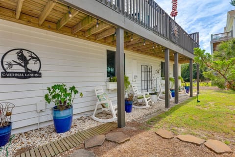 Steps to Sand! Topsail Beach Group Getaway! Villa in Topsail Beach