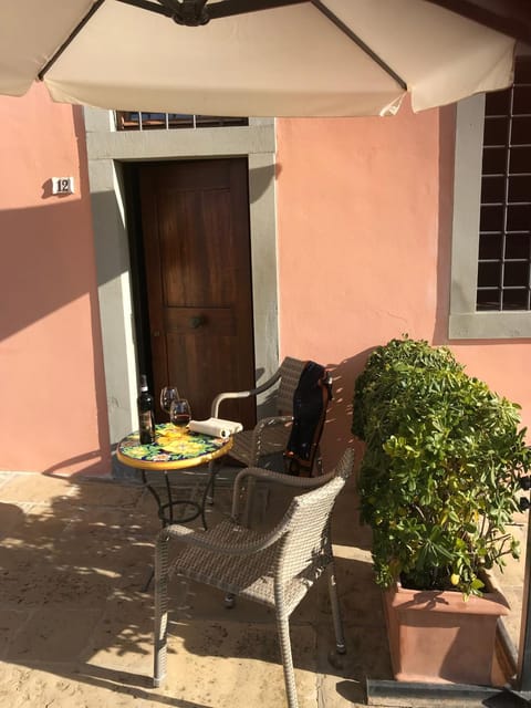 Patio, Facade/entrance