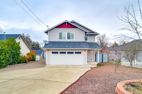 Welcoming Medford Home Near Parks and Downtown! House in Medford