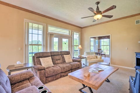 Anglers Ridge Waterfront Family Getaway! House in Current River