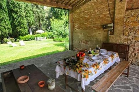 Garden, Dining area, Food, Garden view