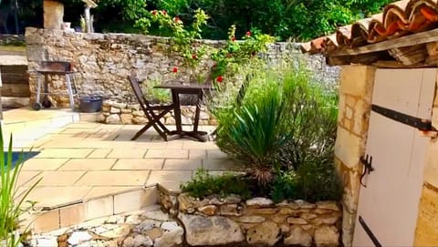 Patio, Facade/entrance, Natural landscape, Garden, Garden view