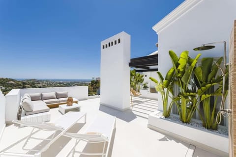DUPLEX PENTHOUSE ROOFTOP TERRACE SEA VIEWS WiFi Apartment in Marbella