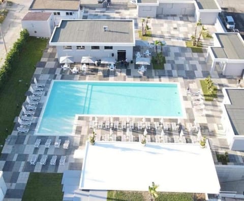 Property building, Day, Bird's eye view, Pool view, Swimming pool, sunbed