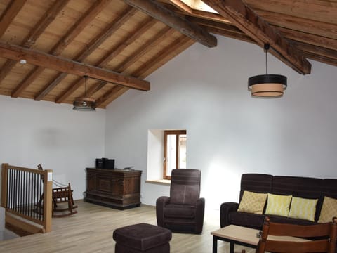 Charmante Maison de Village Rénovée - Près de Pralognan-La-Vanoise, 10 Pers, 3 Niveaux, Balcon Sud - FR-1-464-203 Chalet in Pralognan-la-Vanoise