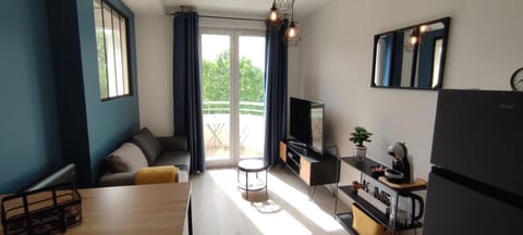 TV and multimedia, Living room, Dining area
