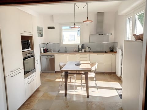 Maison plain pied 4 chambres, terrasse, jardin, parking, proche plage/commerces, Wi-Fi gratuite - FR-1-361-450 House in Saint-Pair-sur-Mer