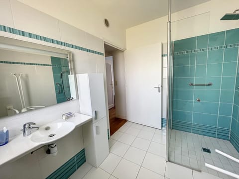 Maison plain pied 4 chambres, terrasse, jardin, parking, proche plage/commerces, Wi-Fi gratuite - FR-1-361-450 House in Saint-Pair-sur-Mer