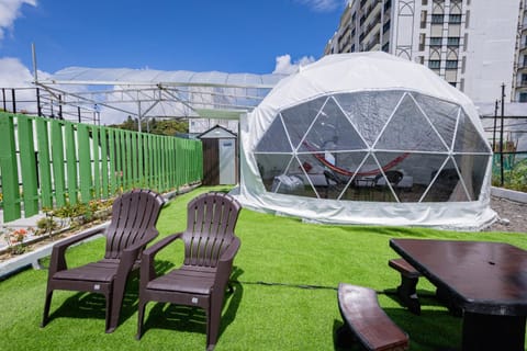 Property building, Garden, Seating area, Dining area, Garden view
