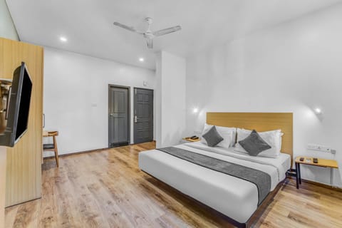 Bed, TV and multimedia, Business facilities, Bedroom, fireplace, heating, heating, wardrobe, air conditioner, air conditioner