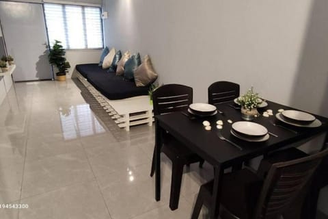 Seating area, Dining area